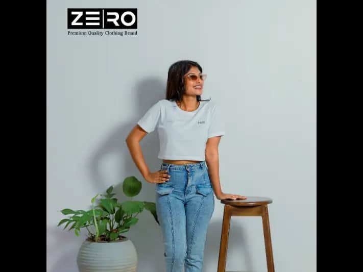 Short Sleeve Comfort Fit Crop Top - White