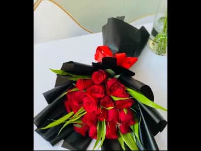 20 Red Rose Flower Bouquet for Valentines
