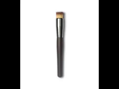SIGNATURE Flat Foundation Brush