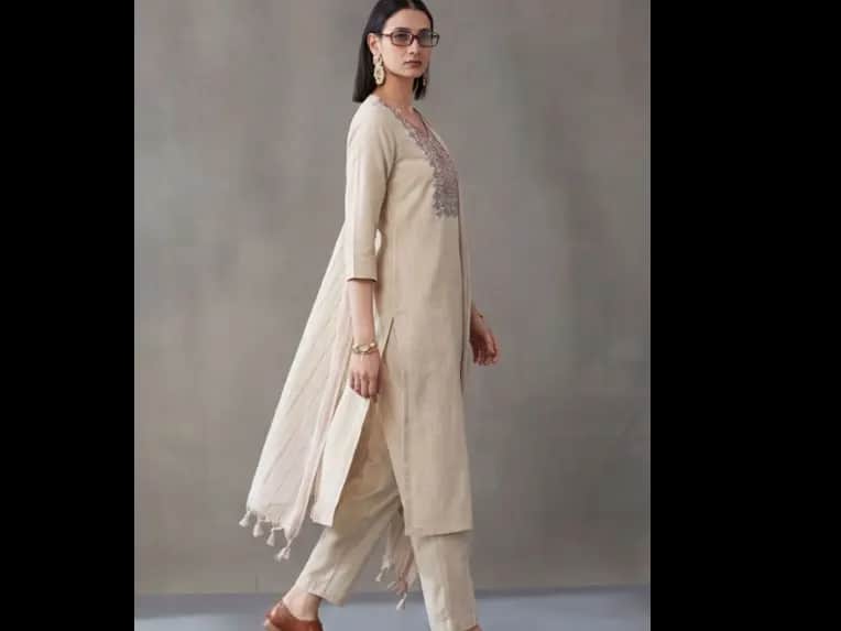 Women Work Motifs Thread Work Pure Cotton Kurta with Trousers & Dupatta