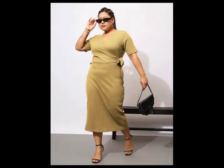 Plus Size V-Neck Tie-Ups Detail Wrap Midi Dress