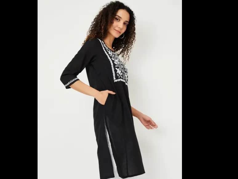 Floral Embroided Round Neck Straight Kurta