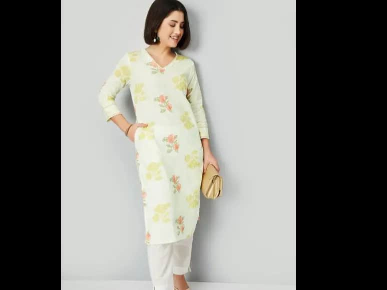 Women Floral Embroidered Flared Sleeves Thread Work Kurta