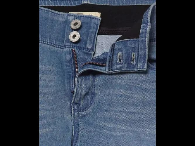 Light-Wash Calf-Length Skinny Fit Jeans (3)