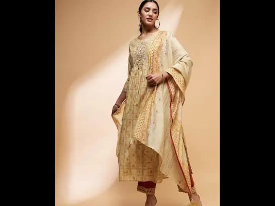 Ethnic Motifs Printed Chanderi Silk Kurta With Trousers & Dupatta