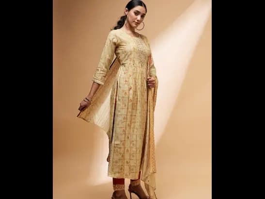 Ethnic Motifs Printed Chanderi Silk Kurta With Trousers & Dupatta (2)