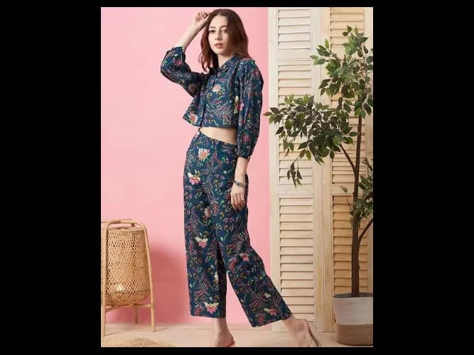 Printed Crop Shirt With Trousers (2)