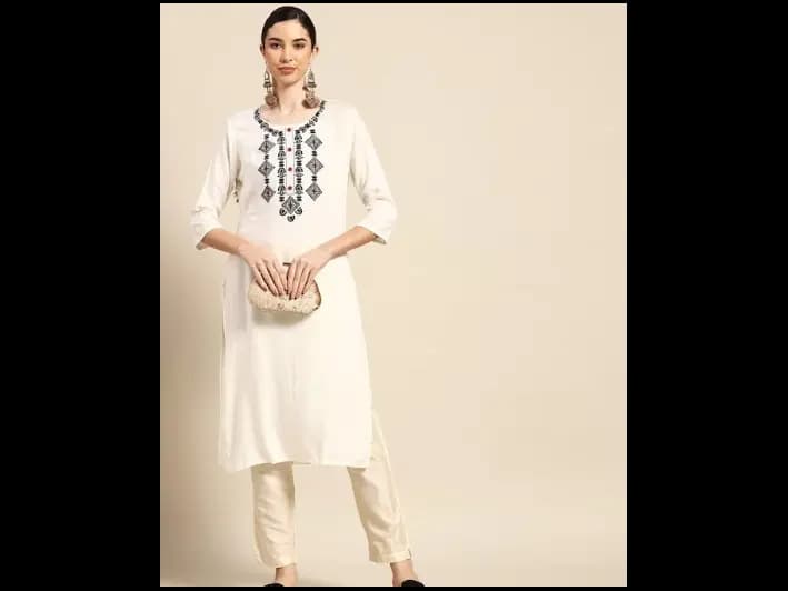 Off White & Black Geometric Embroidered Kurta (3)