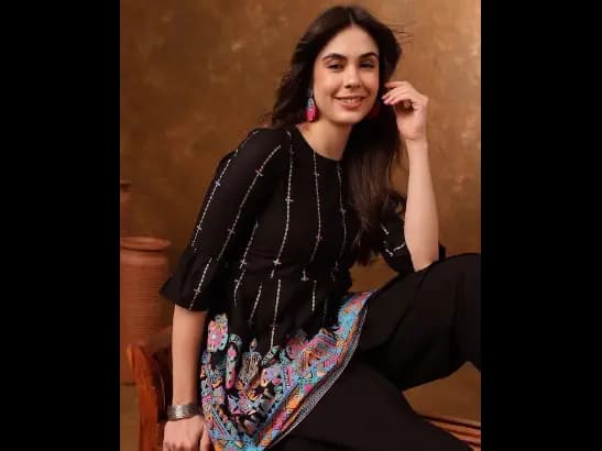 Geometric Printed Round Neck Pure Cotton Kurta with Dhoti Pants (2)
