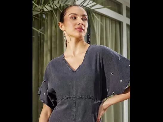 Black solid playsuit ,has a v-neck, short sleeves (3)