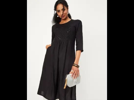 Embroidered Round-Neck Straight Kurta
