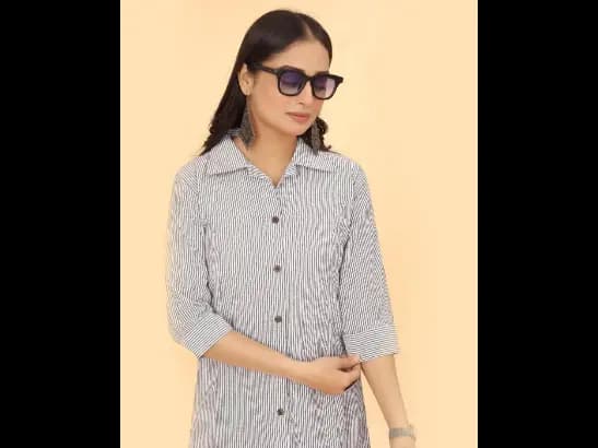 Regular Fit Striped Straight Kurti with Button Closure (2)