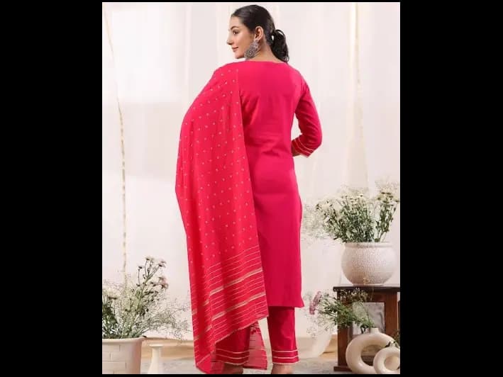 Fuchsia and gold-toned solid kurta with trousers with dupatta (4)