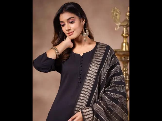 Straight Kurta with Pants & Striped Dupatta (3)
