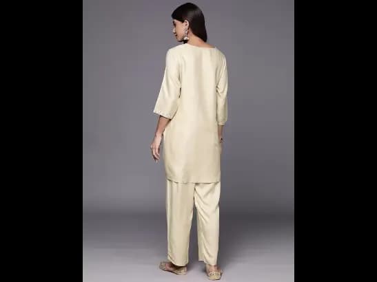 Women Floral Embroidered Pashmina Wool Tunic with Trousers (6)