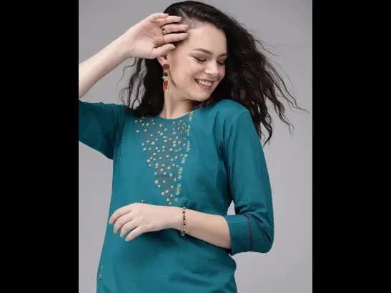Straight Kurta with Embroidery (3)