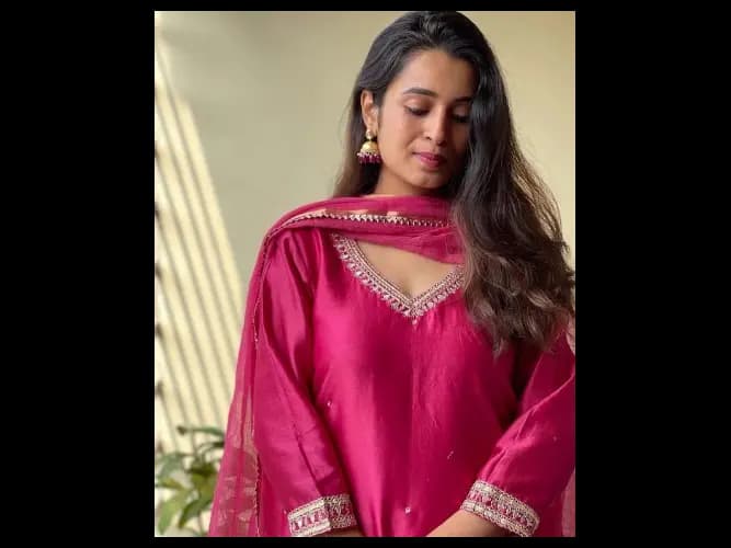 Thread Work V-Neck Straight Kurta with Trousers & With Dupatta