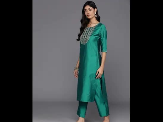 Ethnic Motifs Yoke Design Regular Sequinned Kurta with Trousers & Dupatta (3)