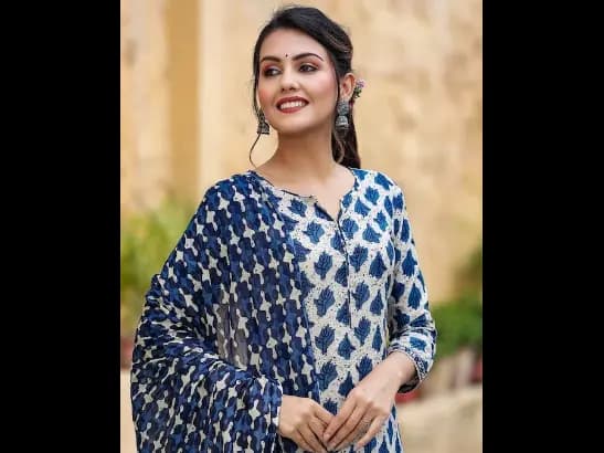 Off-White & Navy Blue Printed Kurta with Trousers & Dupatta (3)