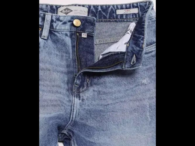 Heavy-Wash Relaxed Fit Jeans (3)