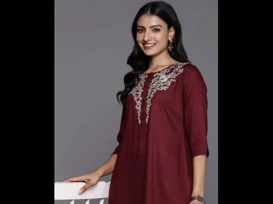 Women Floral Yoke Embroidered Pashmina Tunic with Trousers (2)