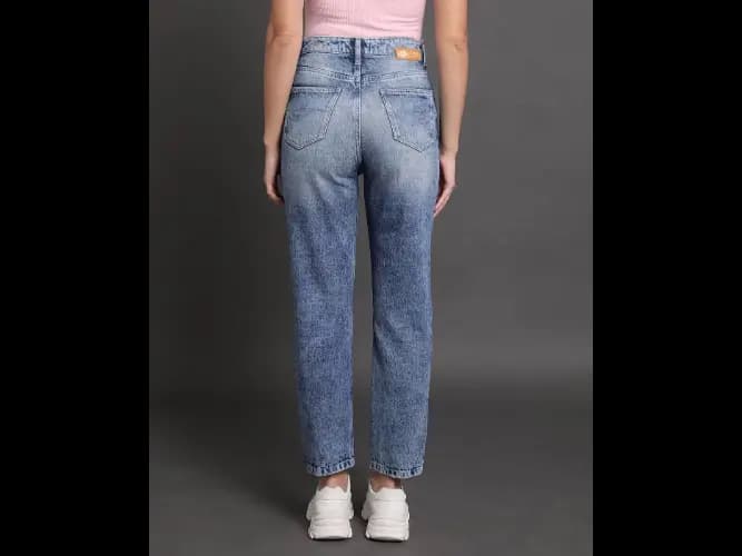 Heavy-Wash Relaxed Fit Jeans (4)