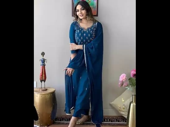 Ethnic Motifs Embroidered Thread Work Detail Straight Kurta & Trousers With Dupatta (2)