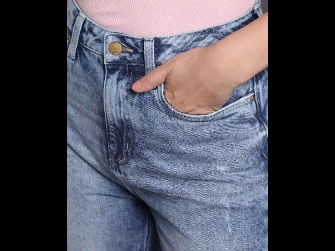 Heavy-Wash Relaxed Fit Jeans (5)