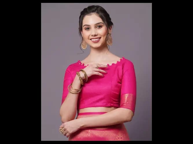 Women Pink Woven Design Silk Blend Saree (4)