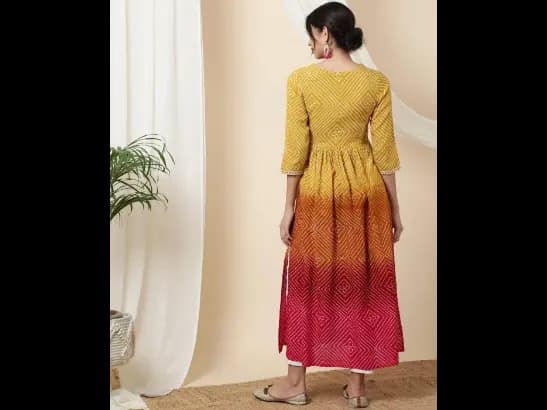 Women Bandhani Print Flared Kurta (3)