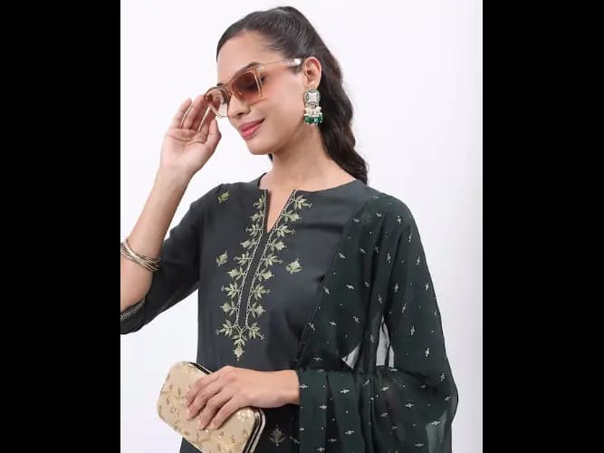 Floral Embroidered Thread Work Kurta with Palazzos & With Dupatta (6)