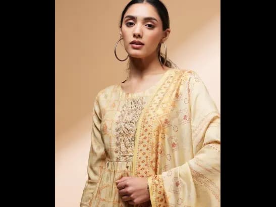 Ethnic Motifs Printed Chanderi Silk Kurta With Trousers & Dupatta (3)