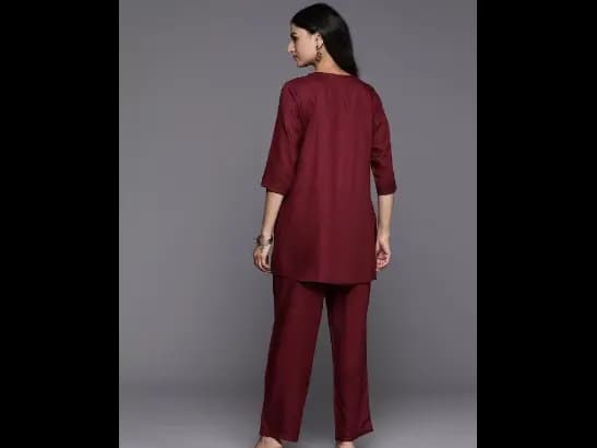 Women Floral Yoke Embroidered Pashmina Tunic with Trousers (5)