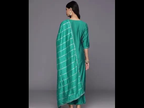 Ethnic Motifs Yoke Design Regular Sequinned Kurta with Trousers & Dupatta (6)