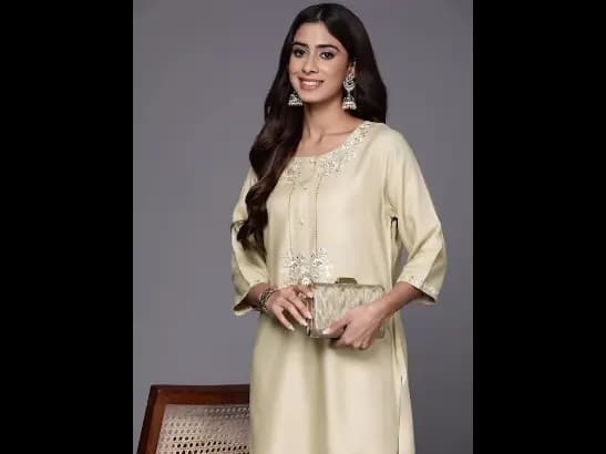 Women Floral Embroidered Pashmina Wool Tunic with Trousers