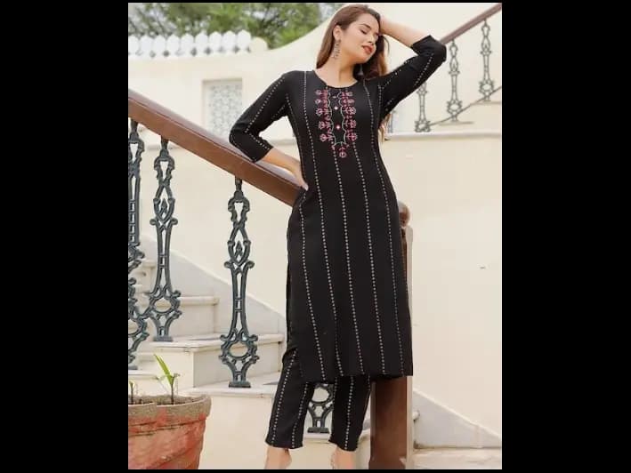 Bandhani Embroidered Thread Work Kurta with Trousers (4)