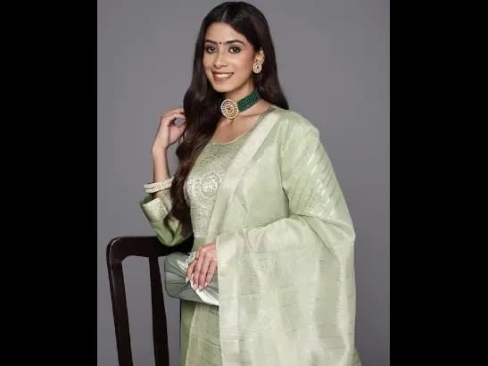 Yoke Design Zari Pure Cotton Kurta With Palazzos & Dupatta (2)