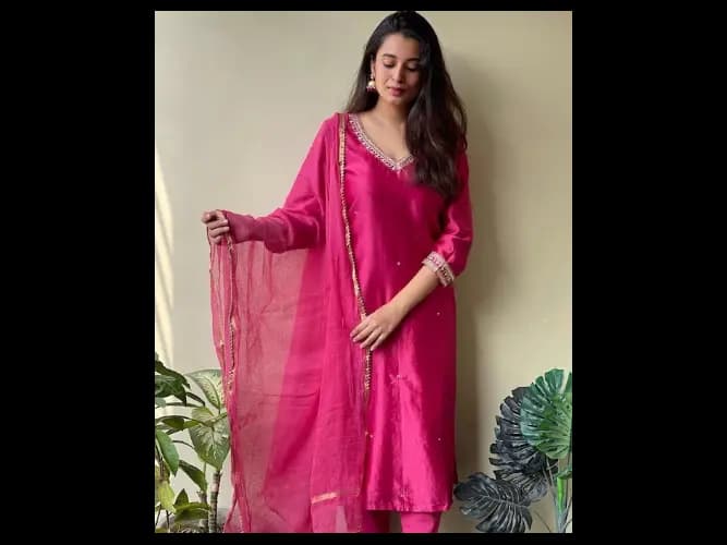 Thread Work V-Neck Straight Kurta with Trousers & With Dupatta (2)