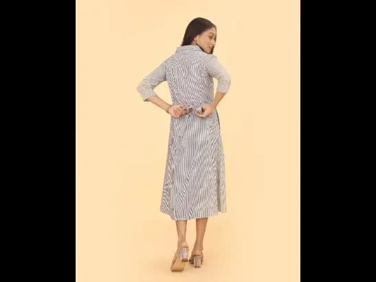 Regular Fit Striped Straight Kurti with Button Closure (3)