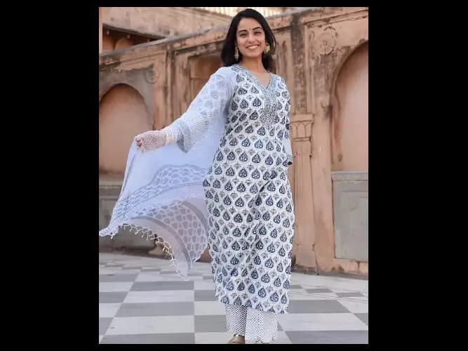 Ethnic Motifs Printed Regular Kurta with Trousers & Dupatta