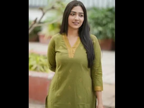 Straight Cut Kurti with Side Slit (2)