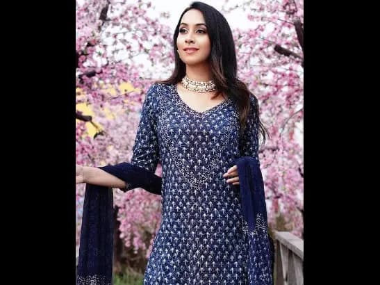 Ethnic Motifs Printed V-Neck Straight Kurta & Palazzo With Dupatta (3)