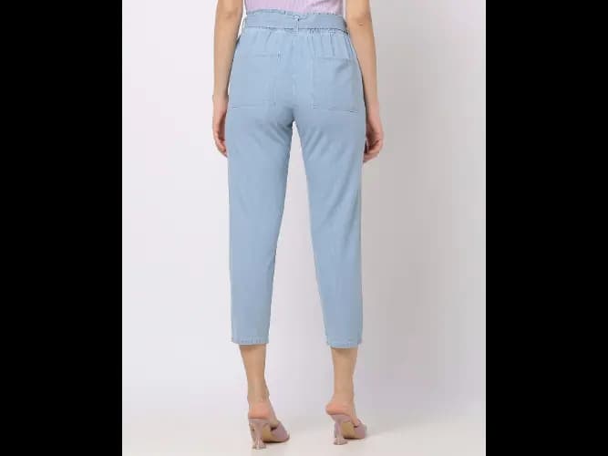 Lightly Washed Capri Jeans with Belt (3)