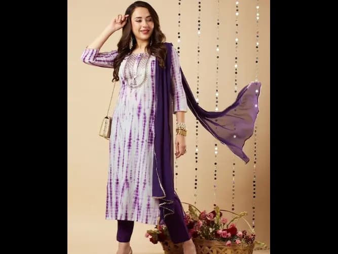 Abstract Printed Thread Work Kurta With Trousers & Dupatta (5)