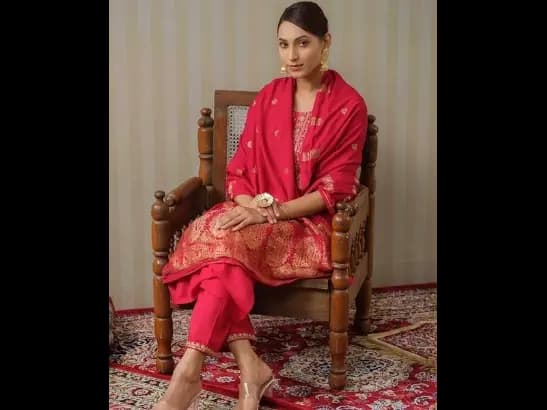 Ethnic Motifs Straight Kurta & Trousers With Dupatta (2)