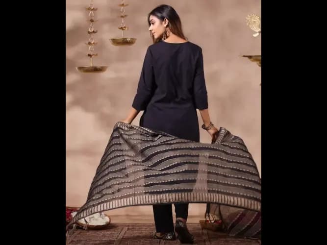 Straight Kurta with Pants & Striped Dupatta (2)
