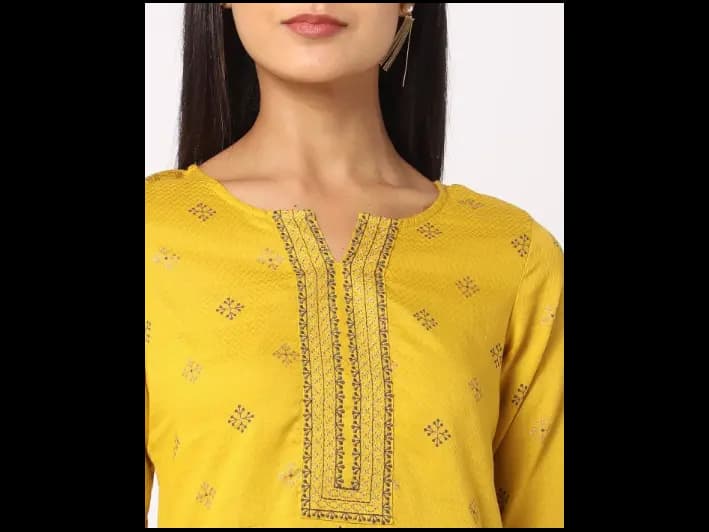 Floral Embroidered Straight Kurta (2)