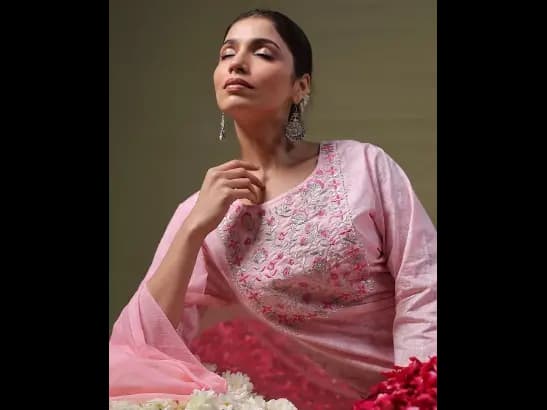 Pink Floral Printed Straight Pure Cotton Kurta With Trousers & Dupatta (3)