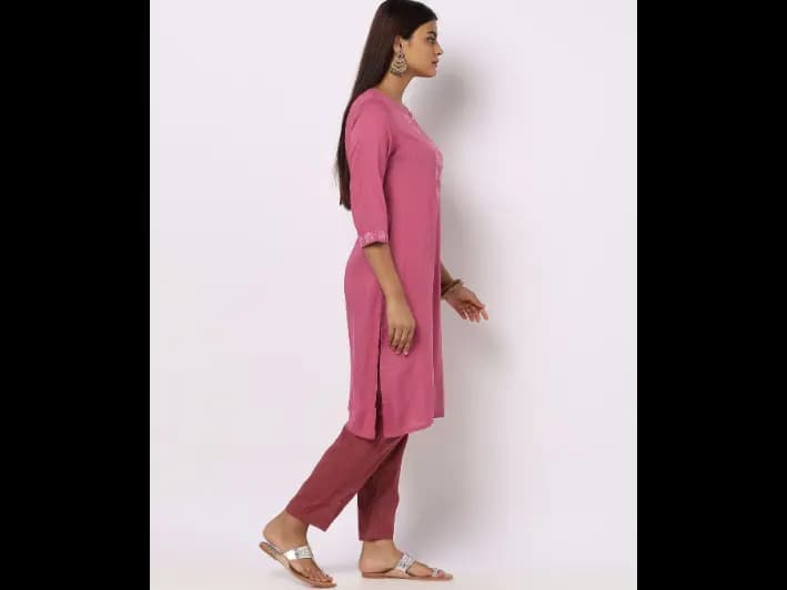 Embroidered Straight Kurta (3)