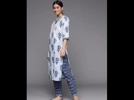 White Paisley Motifs Printed Pure Cotton Kurta with Trousers & With Dupatta (2)